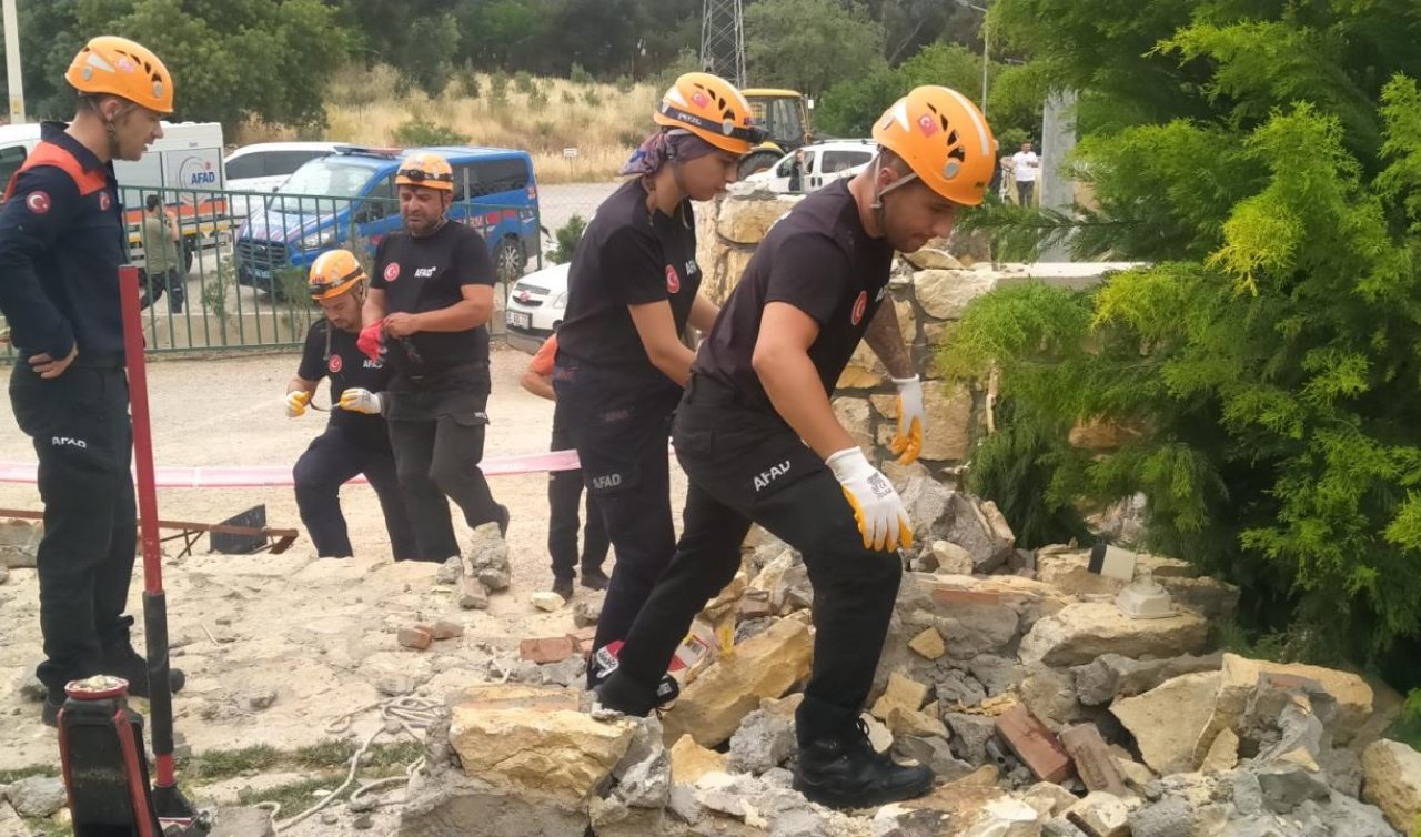 Düğün salonunun dekoratif beton kemeri yıkıldı: 1 ölü 1 yaralı