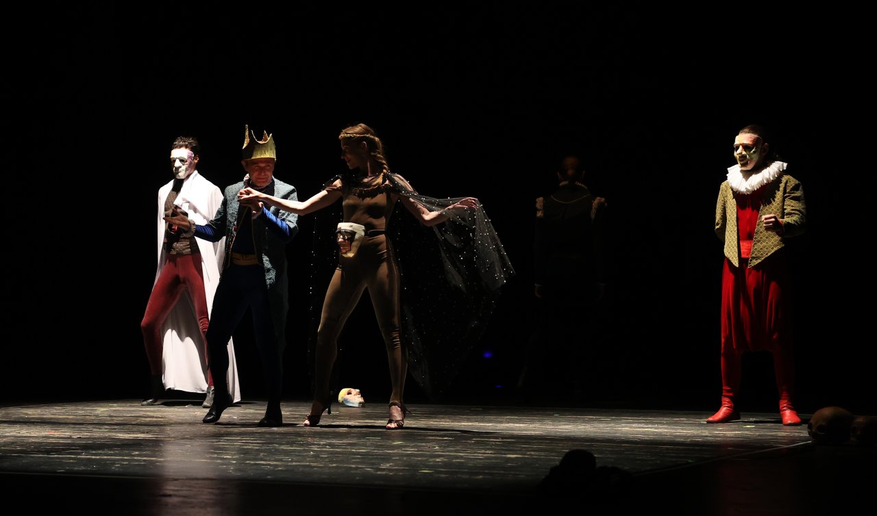 Konya’da Uluslararası Türkçe Tiyatro Yapan Ülkeler Festivali “Hamlet’’ oyunuyla sona erdi