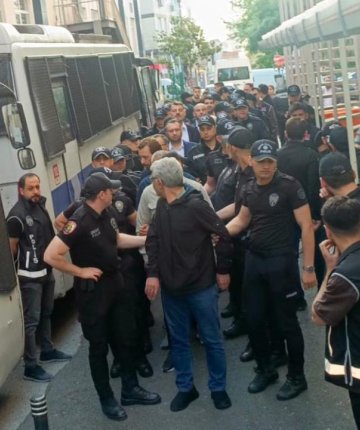 CHP’li belediyelere yolsuzluk soruşturması: 37 şüpheli adliyede