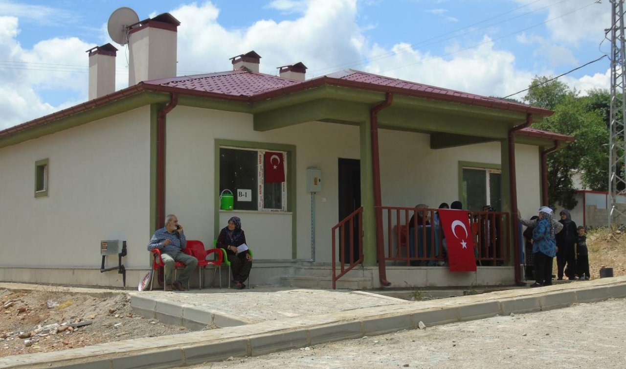 Köy tipi kalıcı konutlar hak sahiplerine teslim ediliyor