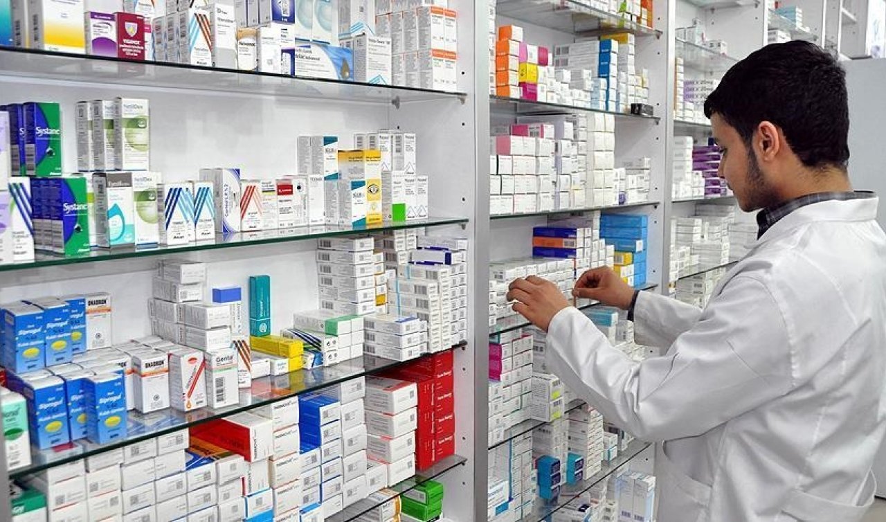 Bugün eczaneler açık mı, kaça kadar açık? Arefe günü ve bayramda eczaneler çalışıyor mu? 2025 Eczane çalışma saatleri