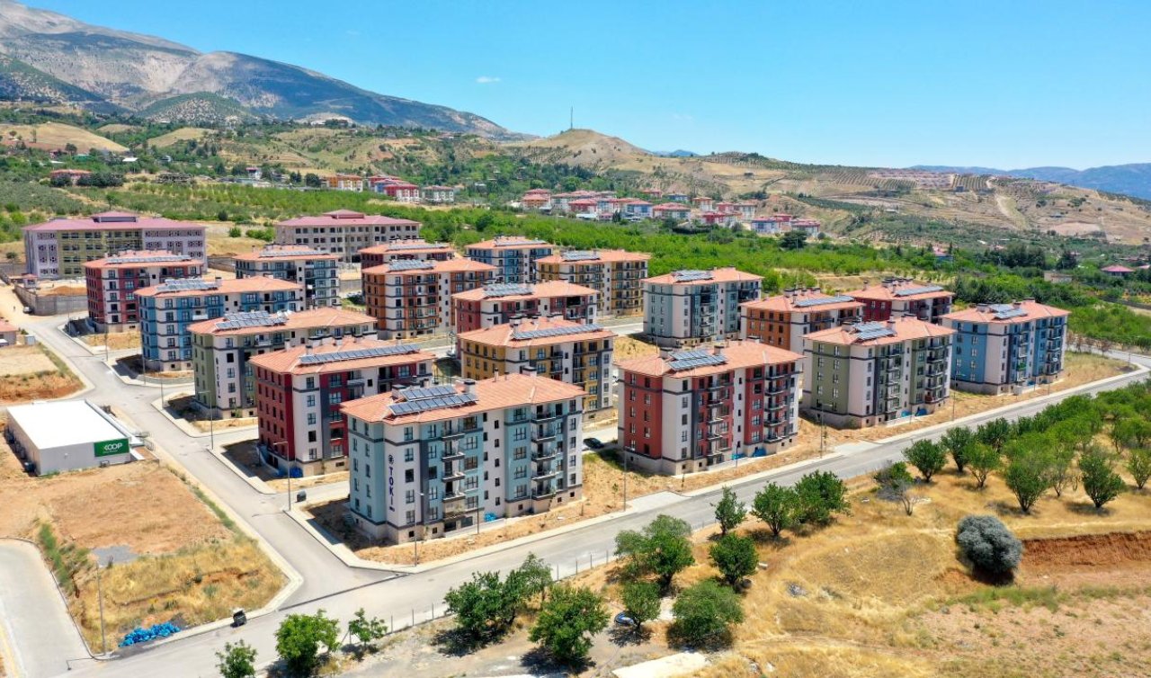 Depremzedeler bayramı yeni yuvalarında karşıladı
