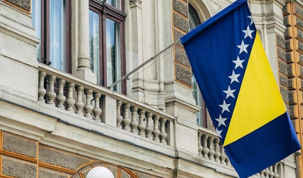 Bosna Hersek meclisinde yılan paniği