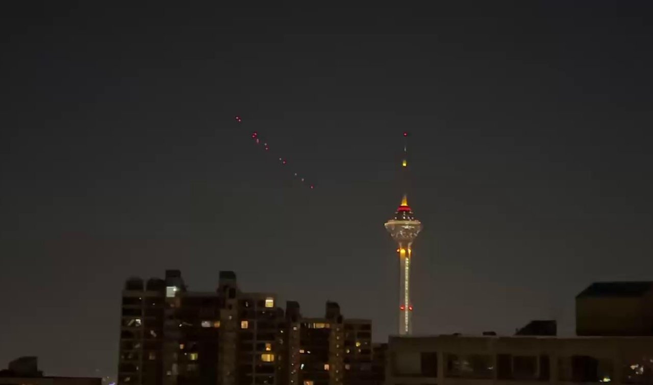 Tahran’da patlama sesleri duyuluyor, hava savunma sistemleri karşılık veriyor