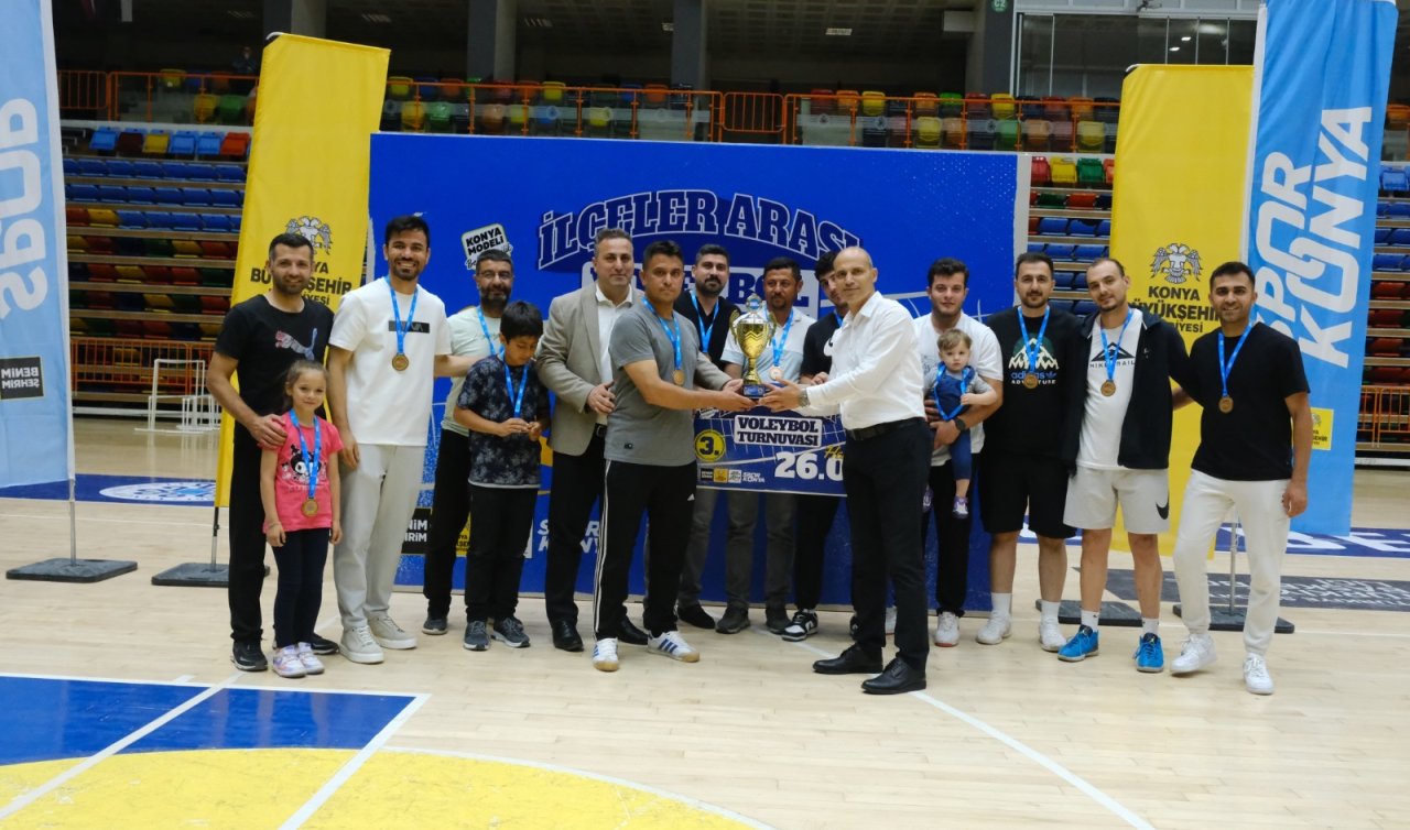 Konya’da voleybol coşkusu: 225 takım arasından şampiyon Hüyük oldu!