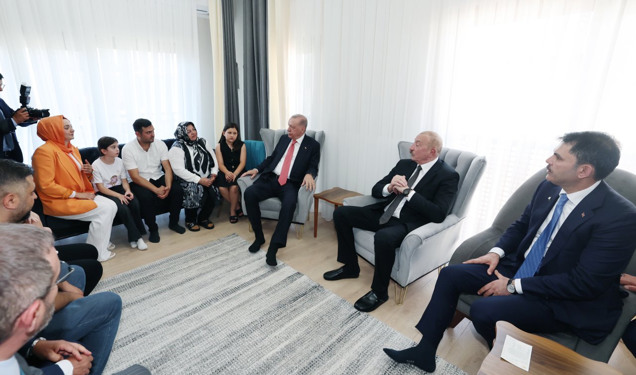 Cumhurbaşkanı Erdoğan’dan depremzede aileye ziyaret