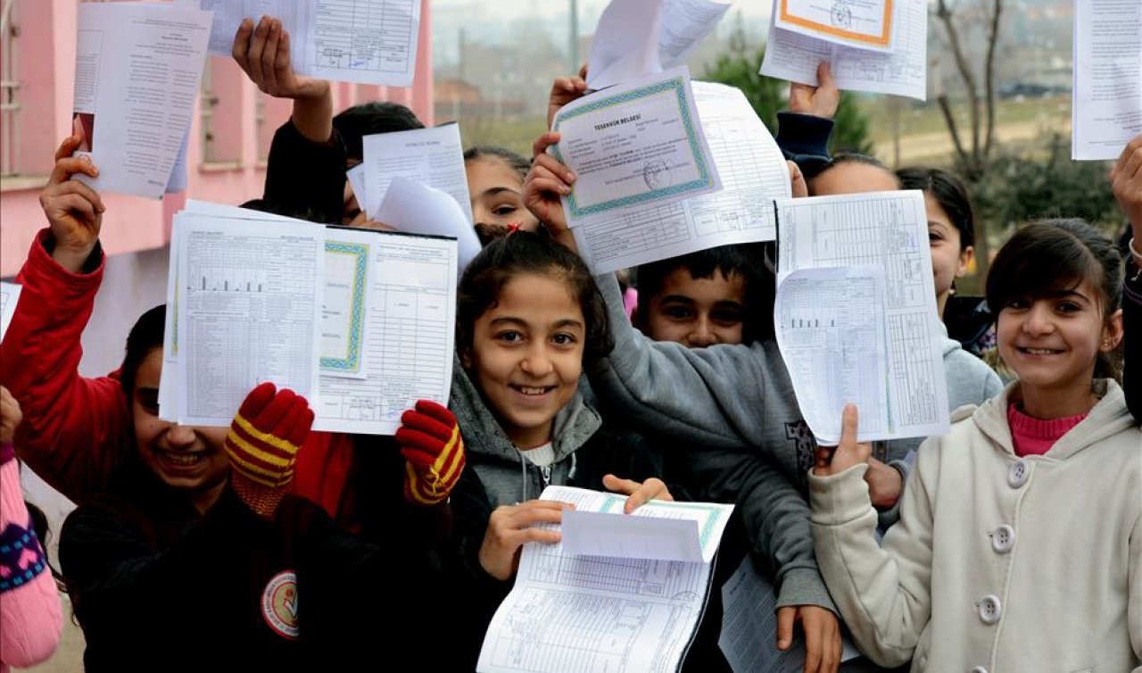 Adana’da Karneler Ne Zaman, Kaçta Alınacak? Adana’da Karneler Saat Kaçta Verilecek? Adana’da İlkokul, Ortaokul ve Lisede Karneler Saat Kaçta Verilecek?