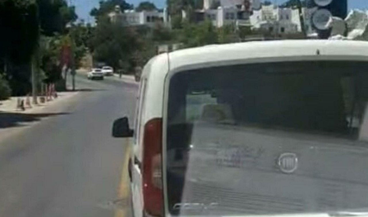 Ambulansa yol vermeyen sürücü kamerada