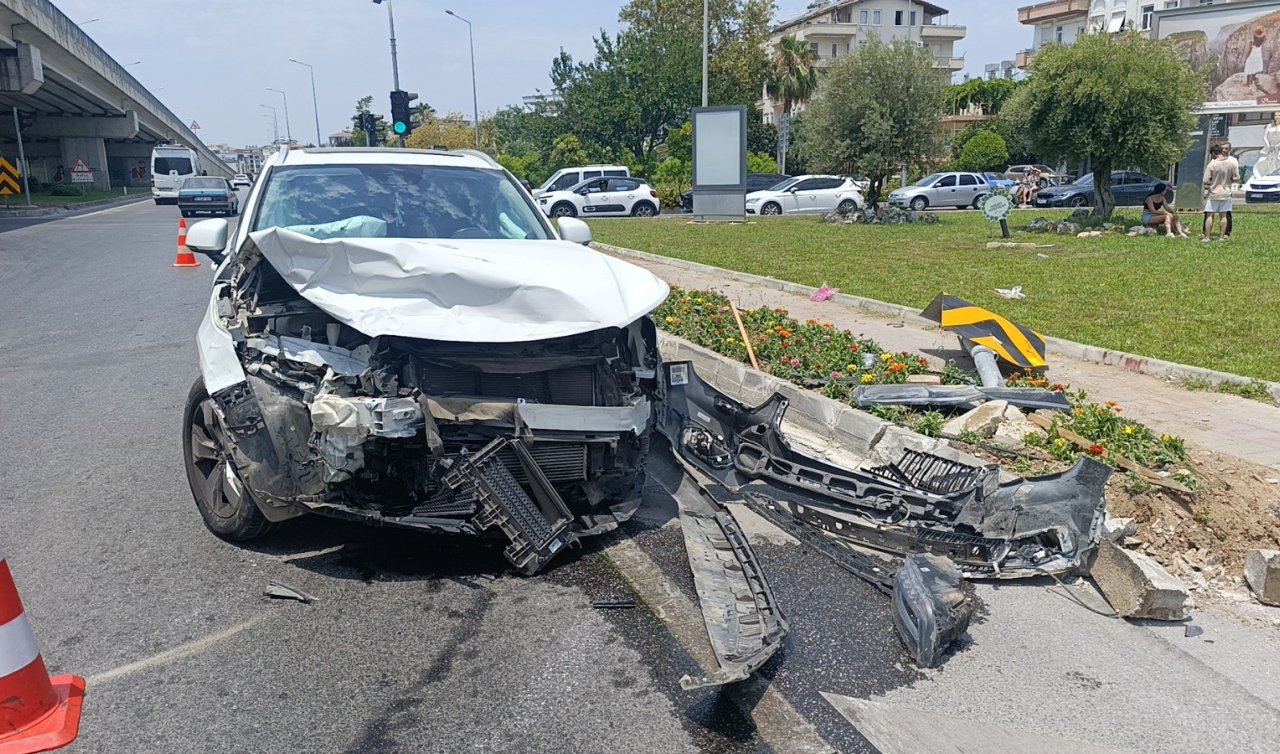 Hurdaya dönen lüks araçlardan burunları bile kanamadan çıktılar! 