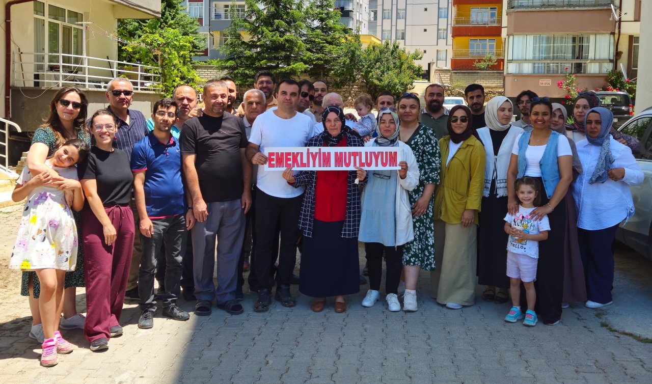 Konya’da emekli olan Nuriye öğretmen için veda konvoyu düzenlendi