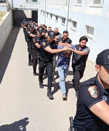 Kahve kutularındaki 825 kilo eroin uyuşturucu ağını ortaya çıkardı: 16 tutuklama