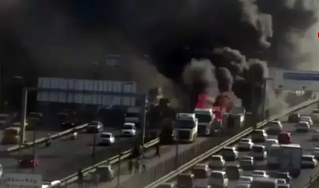 İstanbul’da metrobüs yangını! Çok sayıda ekip sevk edildi