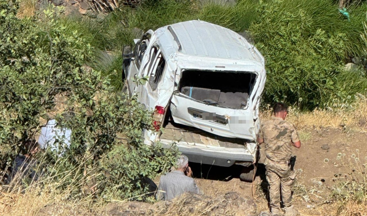 Hafif ticari araç şarampole uçtu: 1 ölü