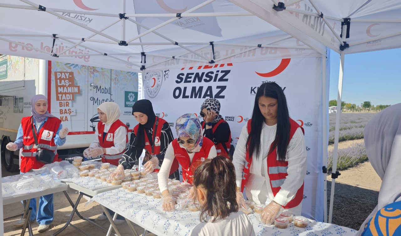 Kızılay Karatay Şubesi’nden Karatay Lavanta Festivali’nde 3000 kişiye aşure ikramı       