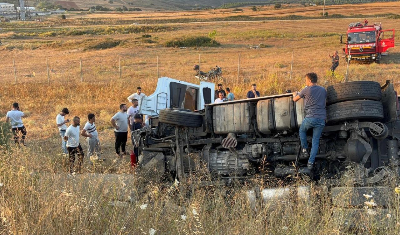 Tır şarampole devrildi: 2 ölü