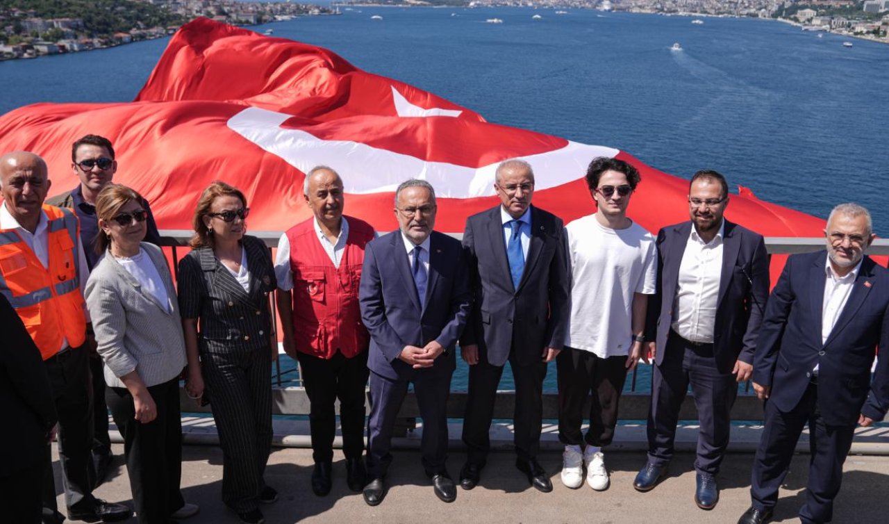 İstanbul’da köprülere Türk bayrağı asıldı