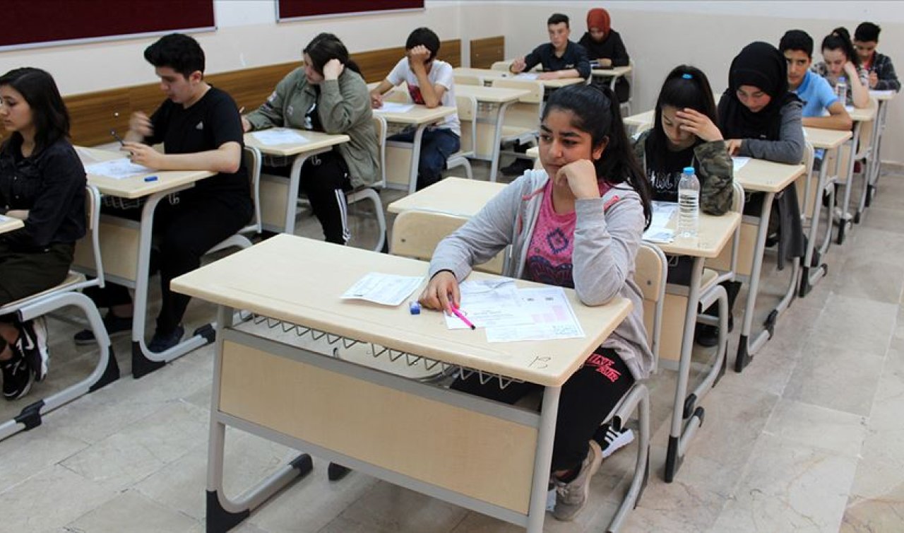 2025 Fen Lisesi Taban Puanları ve Yüzdelik Dilimler: İstanbul, Ankara ve İzmir’de Hangi Okul Kaç Puanla Öğrenci Alıyor?