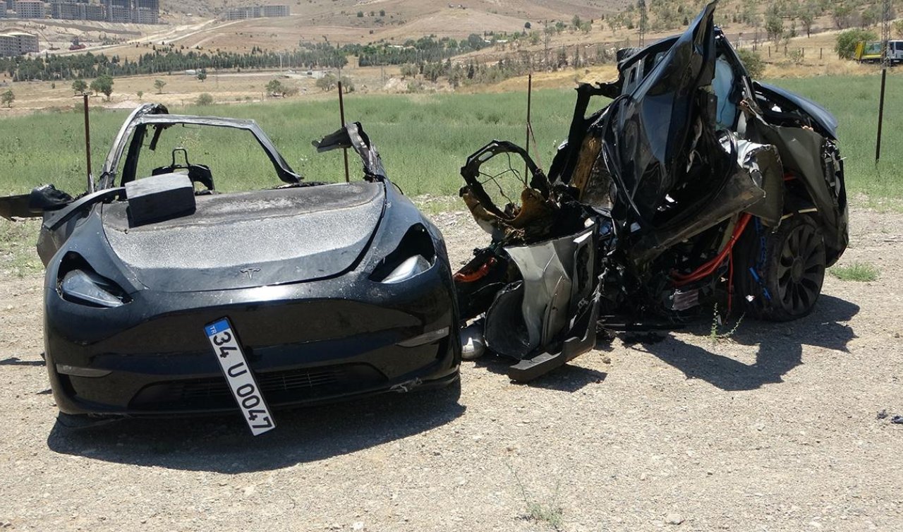 Kaza yapan araç ikiye bölündü 2 kişi hayatını kaybetti