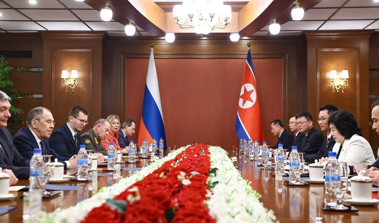 Rusya Dışişleri Bakanı Lavrov Kuzey Kore’de mevkidaşı Choe ile görüştü