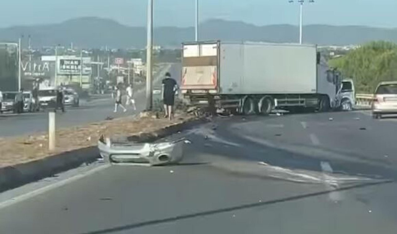 Karşı şeride geçip TIR’la çarpışan hafif ticari aracın sürücüsü öldü