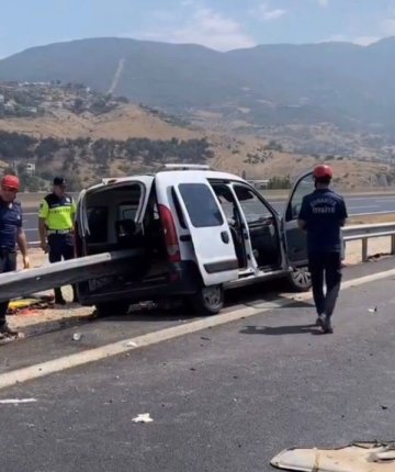 Bariyer motordan girdi bagaj bölümünden çıktı: Korkunç kazada iki can kaybı
