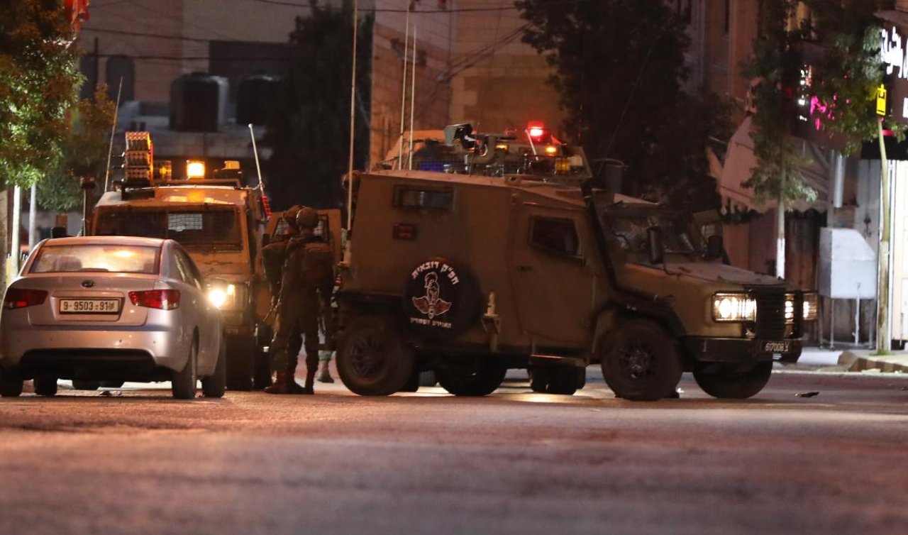 Soykırımcı İsrail askerleri Batı Şeria’da 35 Filistinliyi gözaltına aldı