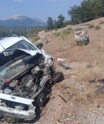 Şarampole uçan hafif ticari aracın sürücüsü yaralandı