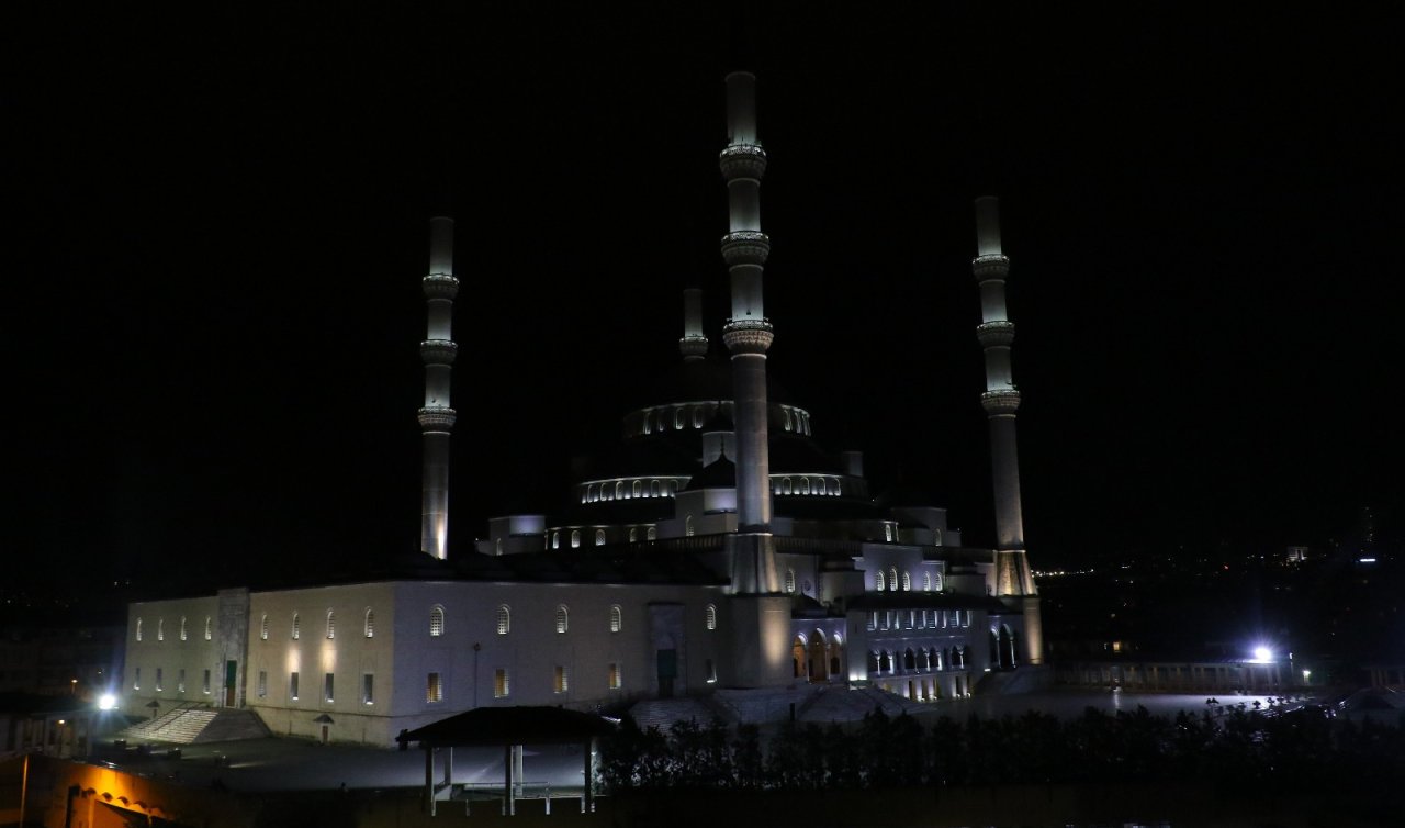 Türkiye’de tüm camilerde sela okundu