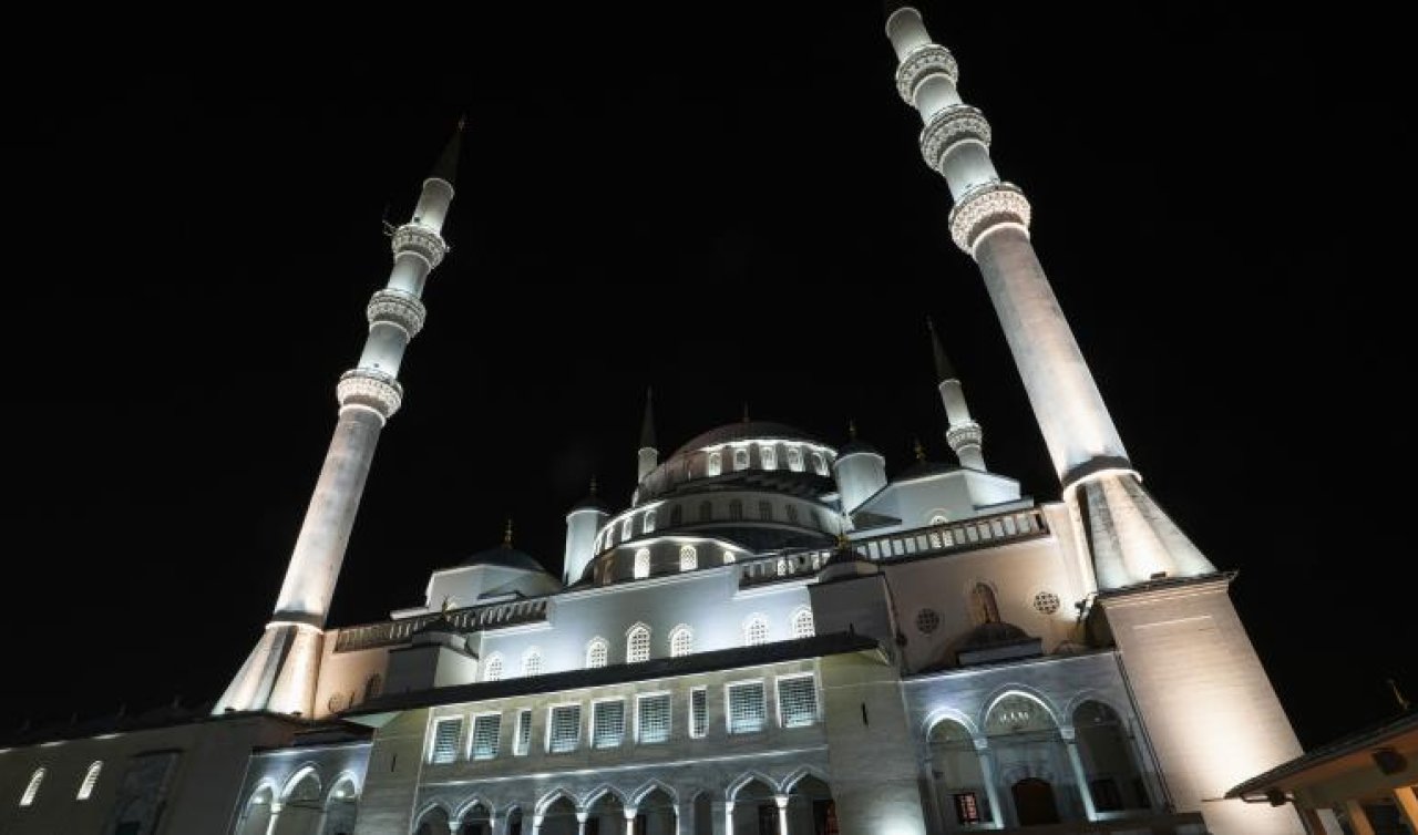 90 bin camide 15 Temmuz şehitleri için sela okundu