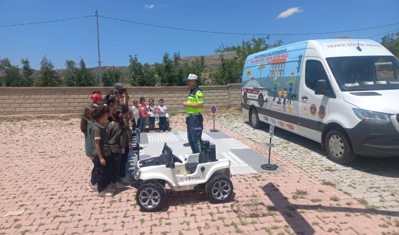 Konya’da öğrencilere ve sürücülere trafik eğitimi 
