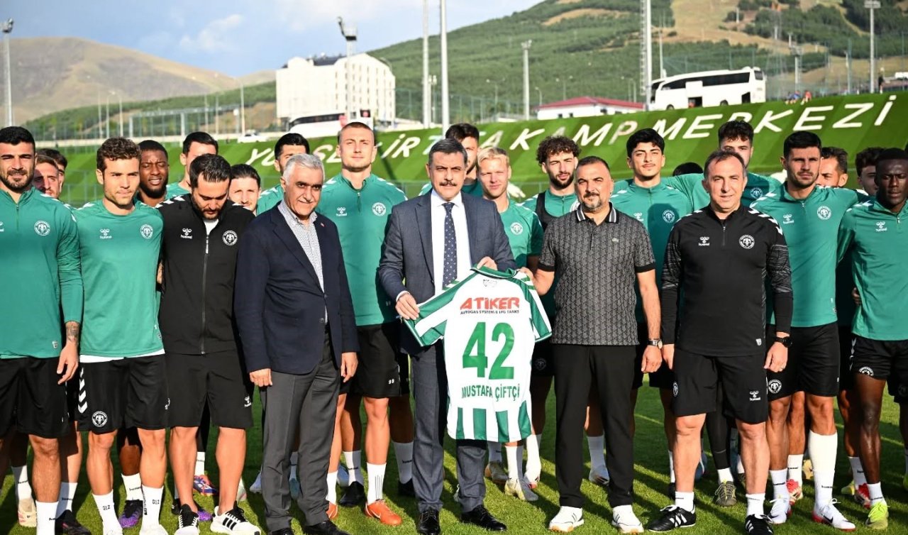 Vali Çiftçi Konyaspor antrenmanını izledi