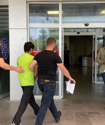 Tartıştığı sevgilisini boğazını keserek öldürdü