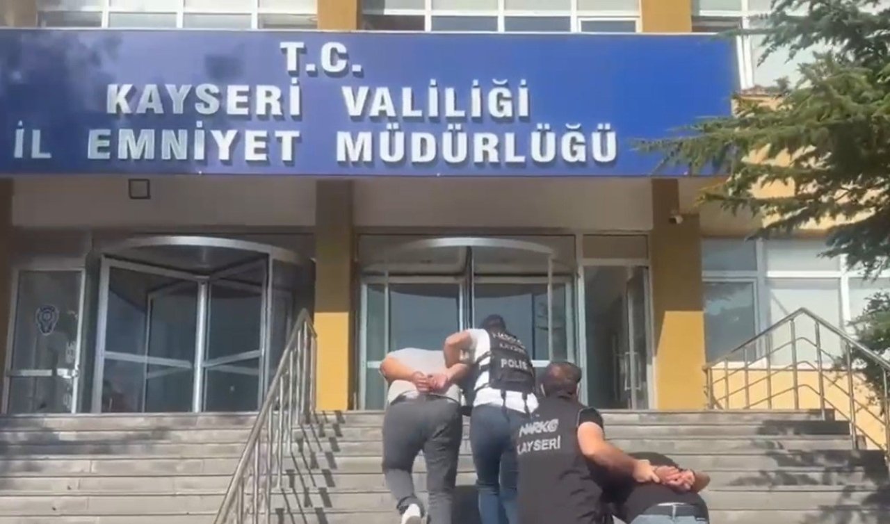 Midesinden uyuşturucu çıktı! 