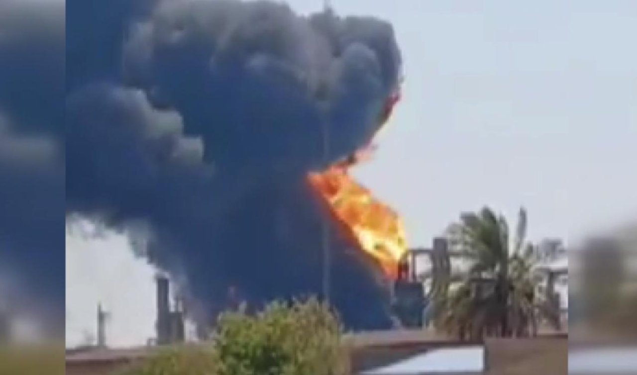 İran’ın güneybatısındaki Abadan petrol rafinerisinde yangın