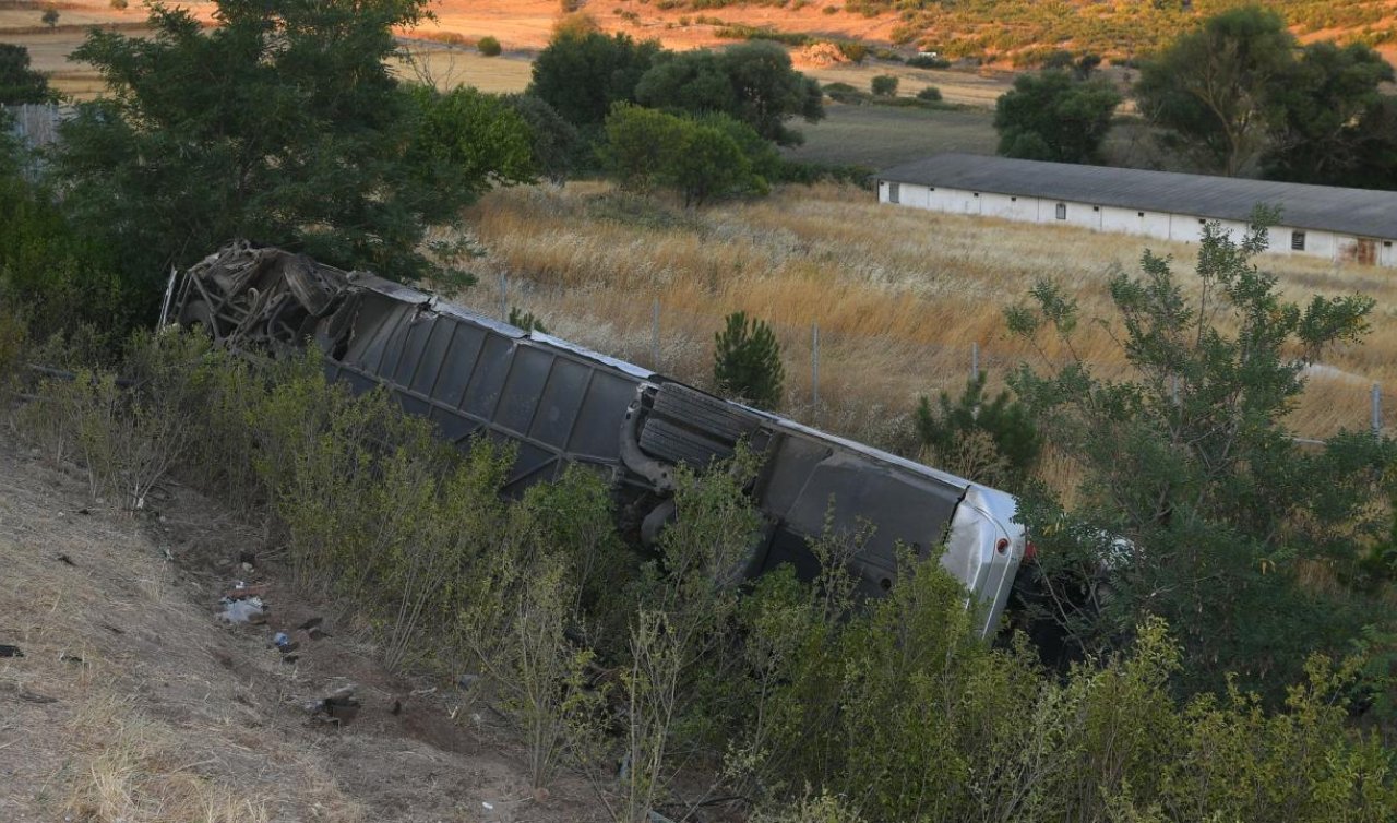Balıkesir’de otobüs şarampole devrildi: 27 yaralı
