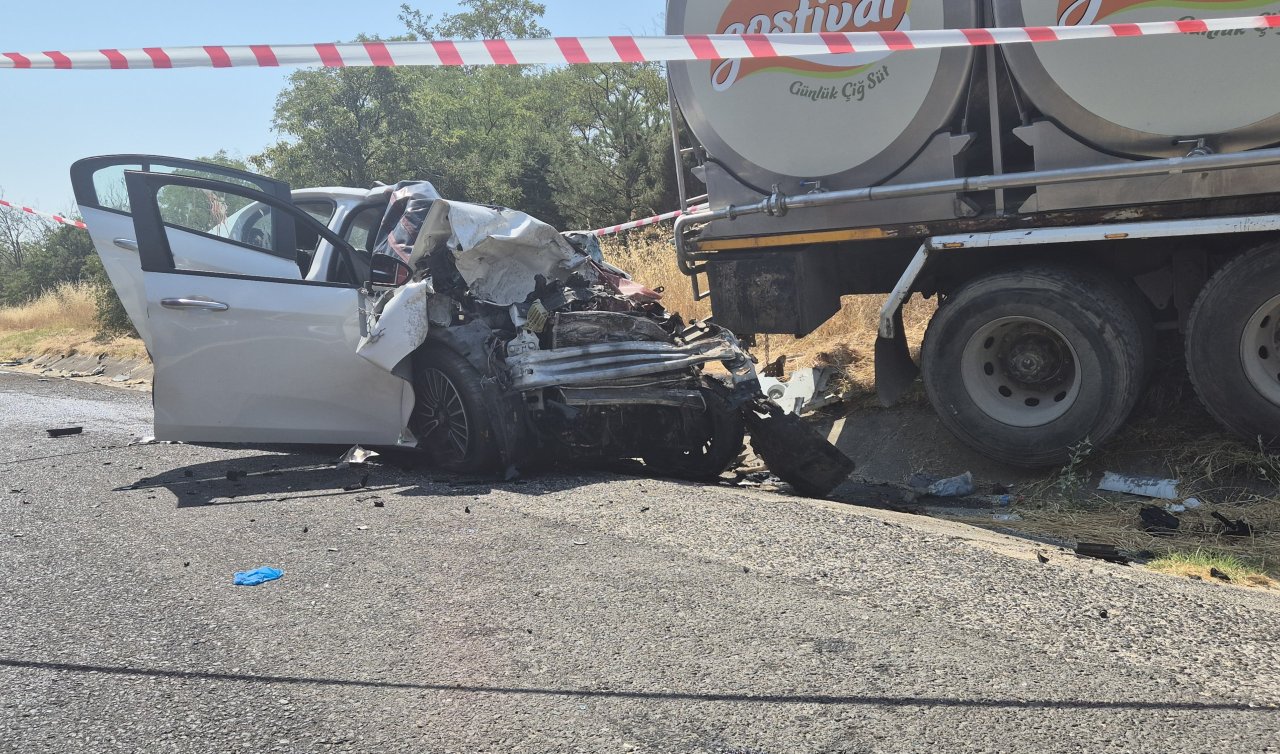Kamyon ile otomobil çarpıştı: 4 ölü