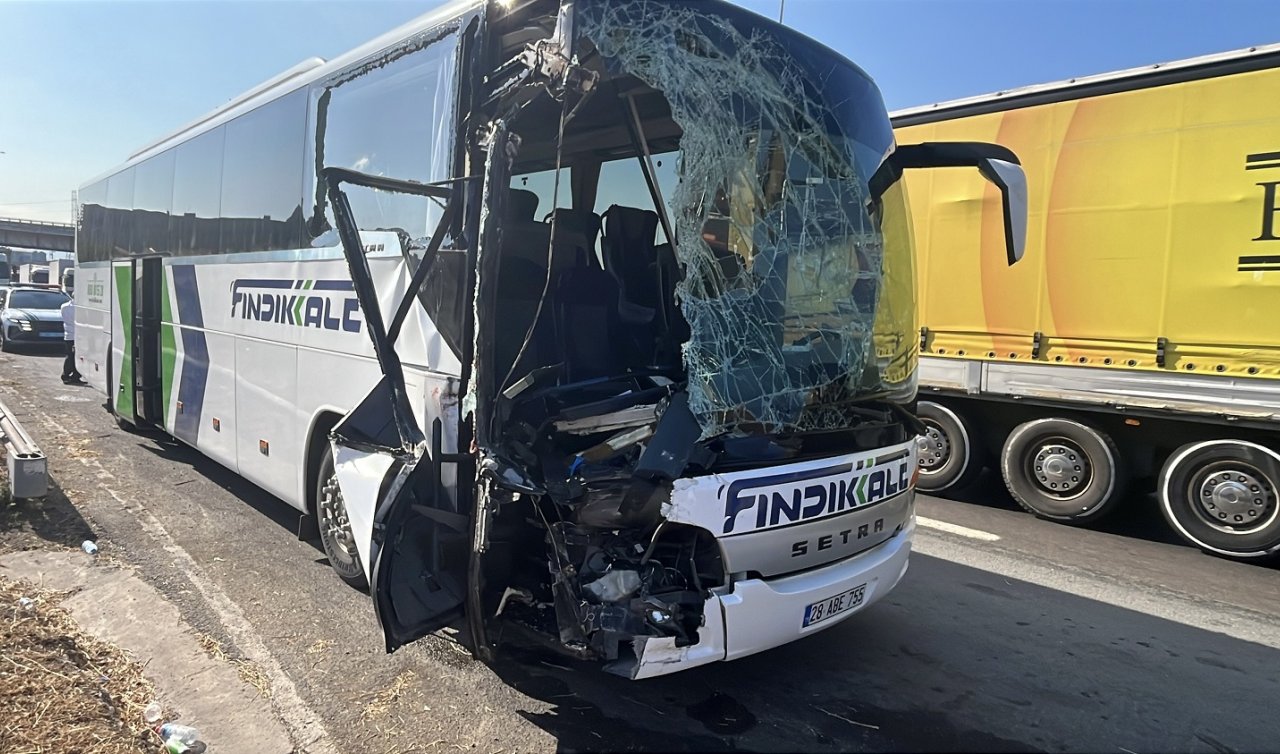 Yolcu otobüsü kamyona arkadan çarptı; 1’i ağır, 7 yaralı