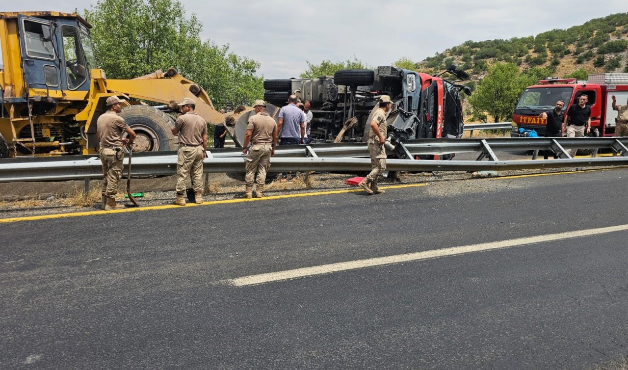 Yangın söndürmeye giden itfaiye aracı devrildi: 1’i ağır 3 yaralı