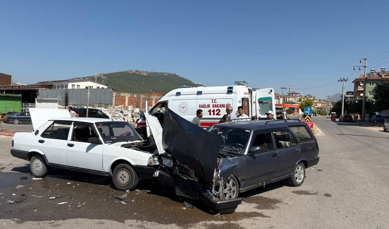 İki otomobilin çarpıştığı kazada: 5 kişi yaralandı