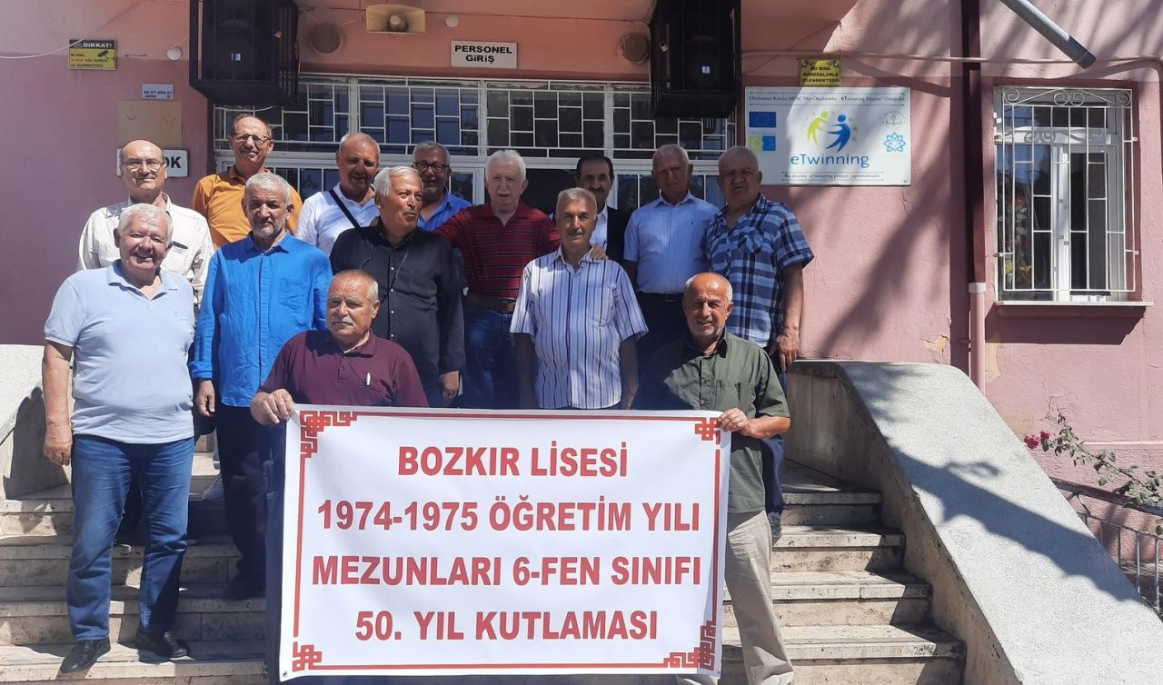 Konya’da 50 yıl sonra mezun oldukları okulda buluştular