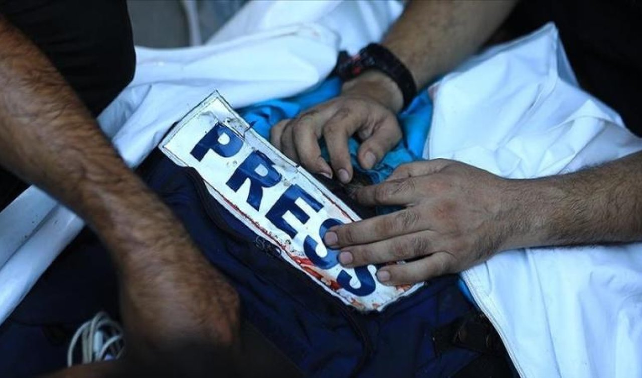 Katil İsrail Gazze’de bir gazeteciyi daha katletti