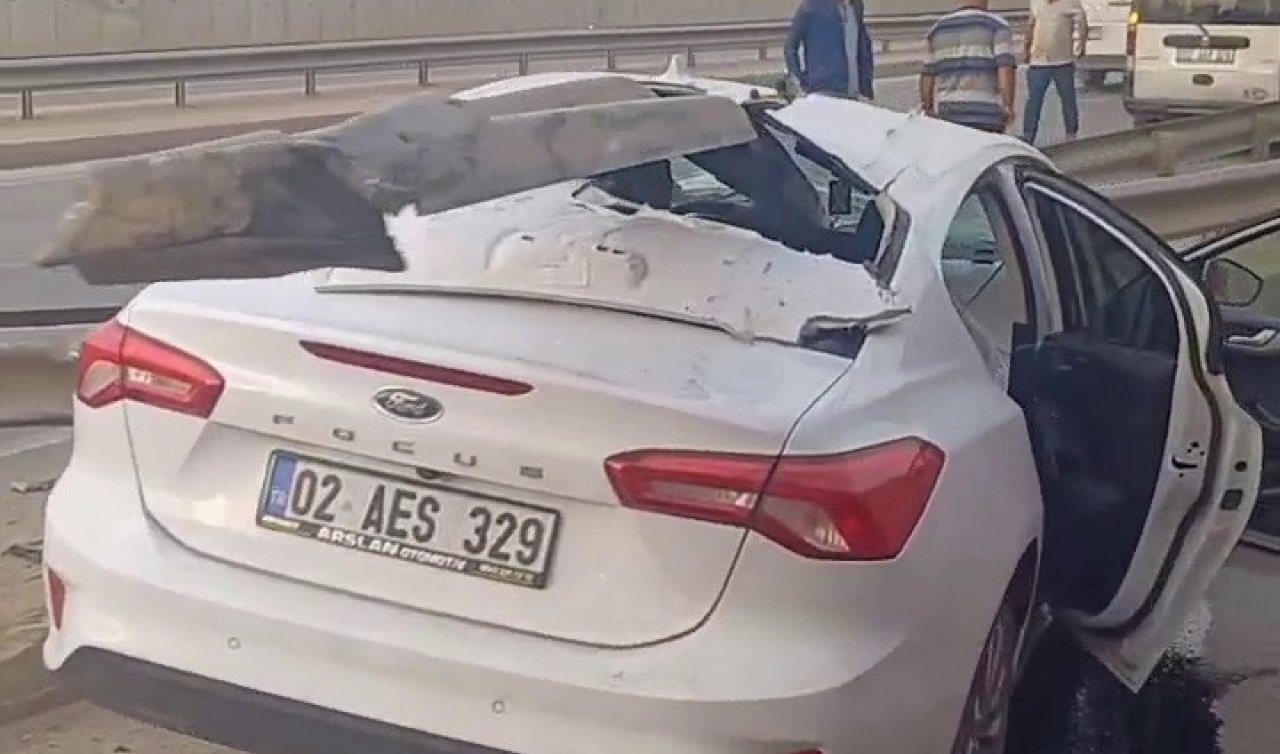 Kontrolden çıkan otomobil bariyerlere çarptı