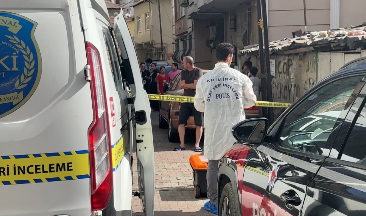 Kahvaltı masasında kan döküldü! Ev arkadaşının boğazını kesti!
