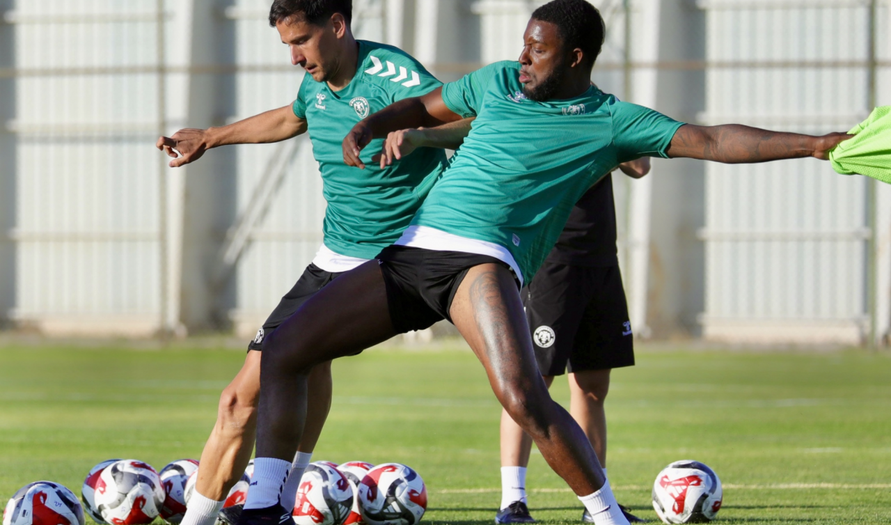 Konyaspor antrenmanlara başladı