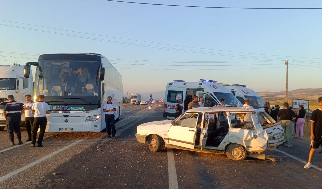 Yolcu otobüsü ile otomobil çarpıştı: 5 yaralı