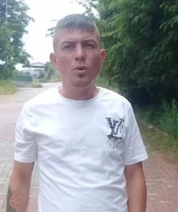Evin balkonunda tartıştığı 2 kişiyi tabancayla öldürdü