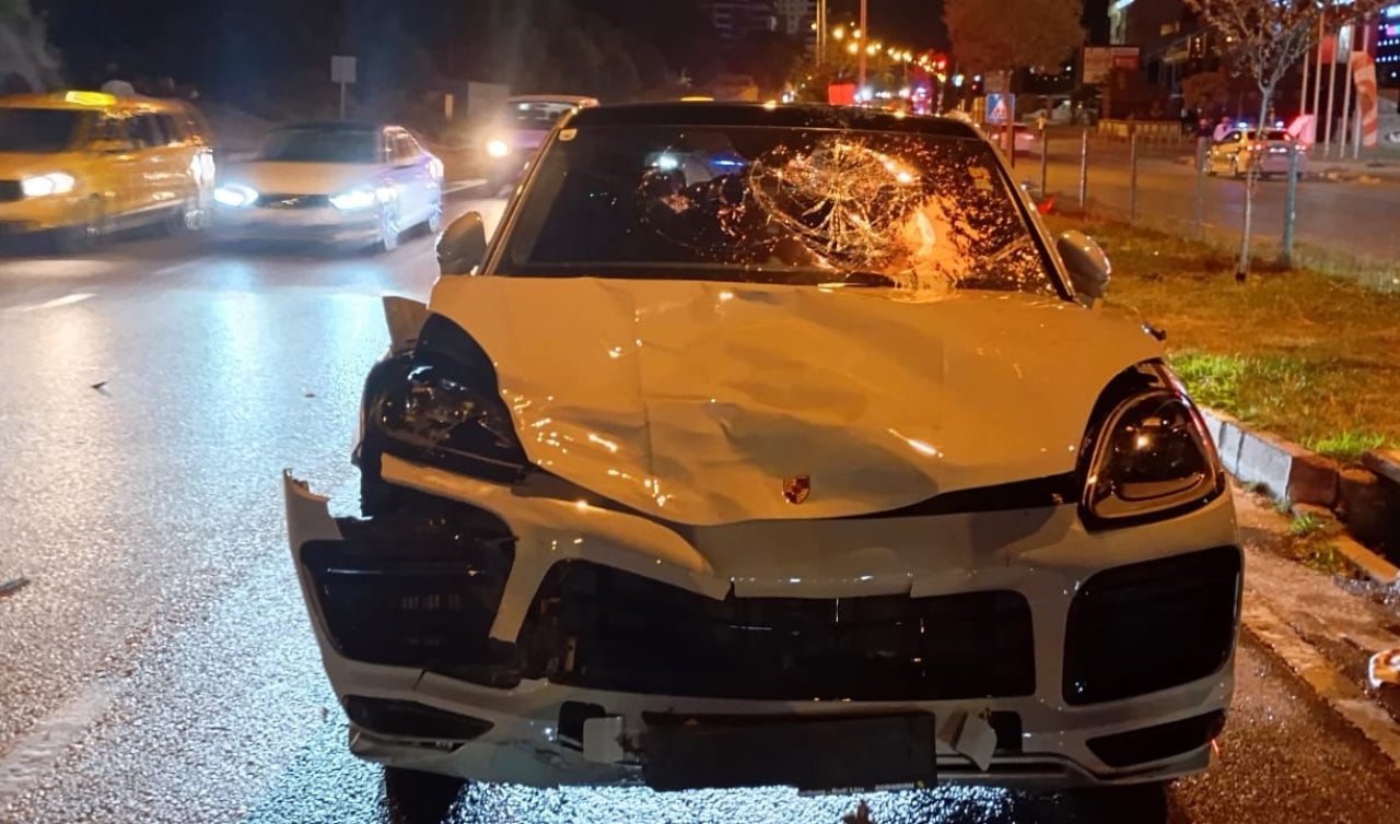 Lüks otomobil motosiklete çarptı: 2 ölü