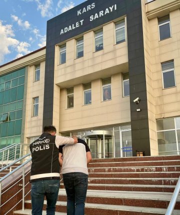Hapis cezası bulunan zanlı uyuşturucu operasyonunda yakalandı