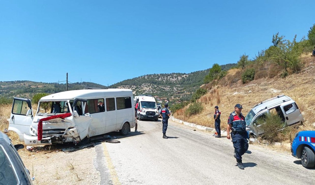 İşçi minibüsü ile hafif ticari araç çarpıştı: 14 yaralı