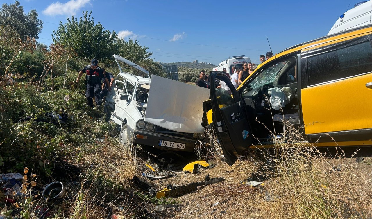 Ticari taksi otomobille kafa kafaya çarpıştı: 4 yaralı